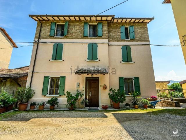 Villetta indipendente in vendita di 163 m² in Via Frignanese, 900