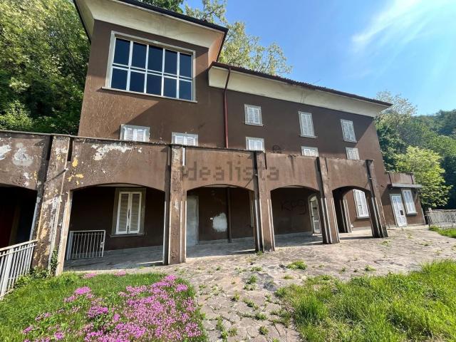 Villetta indipendente in vendita di 163 m² in Via Pratolongo