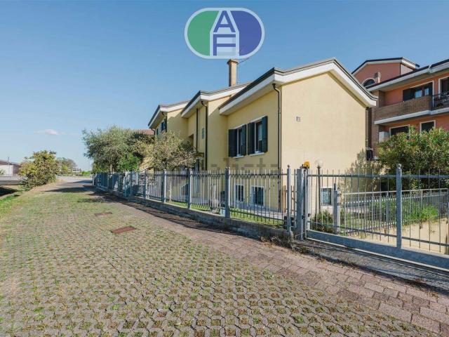 Villetta indipendente in vendita di 164 m² in Via Alessandro Manzoni, 1