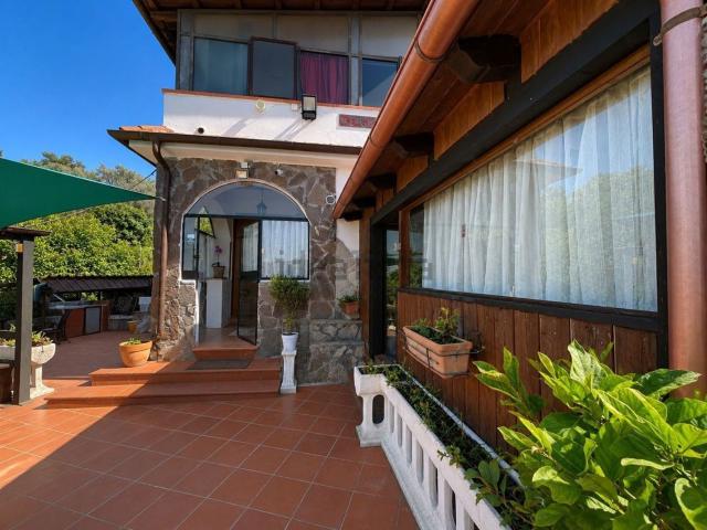 Villetta indipendente in vendita di 120 m² in Via Montallegro