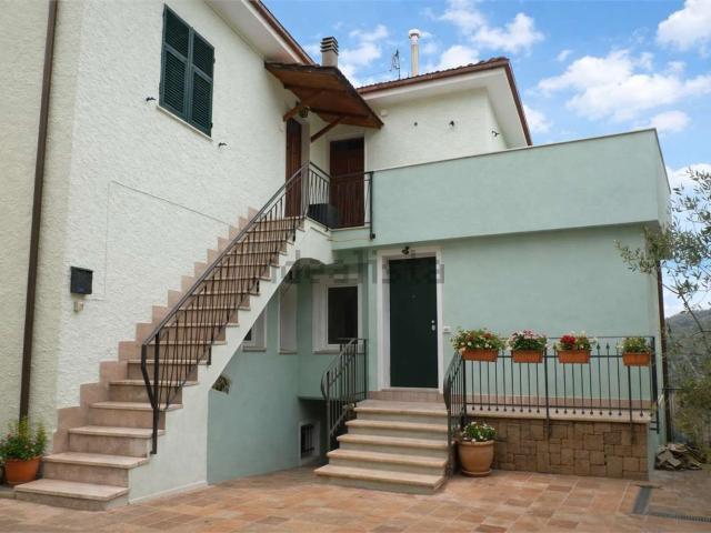 Villetta indipendente in vendita di 164 m² in Piazza XII Aprile, 9