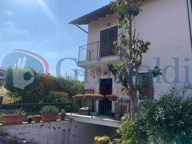 Villetta indipendente in vendita di 165 m² in Via Collepoppo, 1