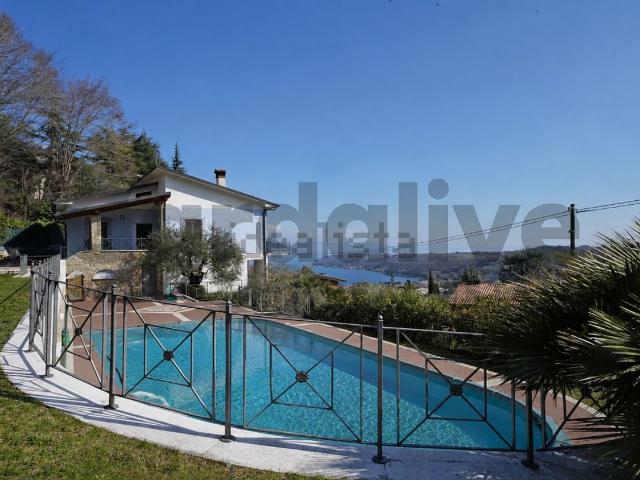Case e ville in vendita di 165 m² in Via Bocca di Croce, 22