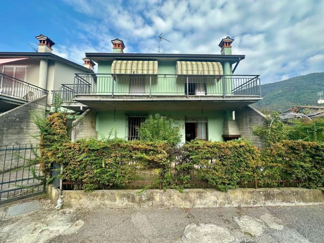 Villetta indipendente in vendita di 165 m² in Via Ferdinando Magellano