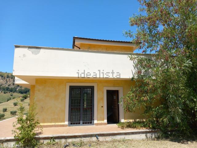 Villetta indipendente in vendita di 165 m² in Via Franco Alfano