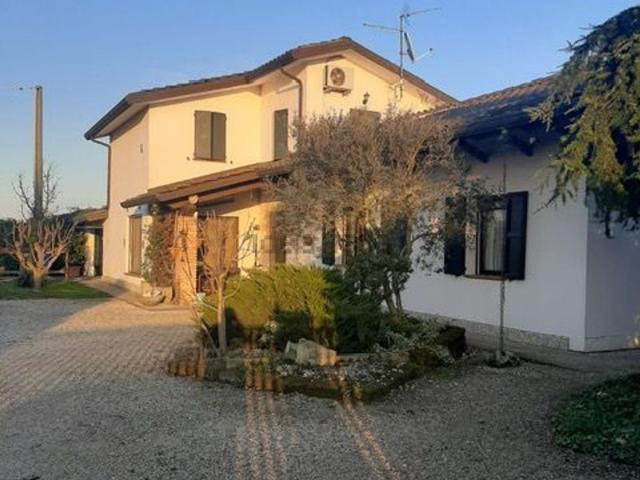 Villetta indipendente in vendita di 165 m² in Via Olmi, 2