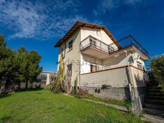 Villetta indipendente in vendita di 165 m² in Via Molino