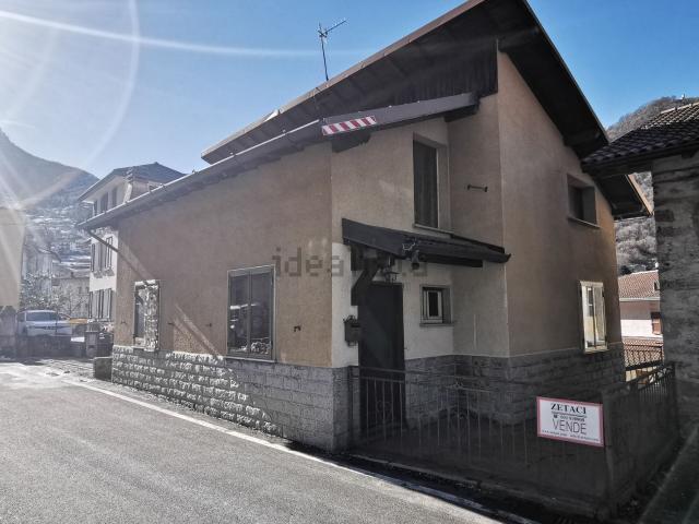 Villetta indipendente in vendita di 165 m² in Via Roma, 2