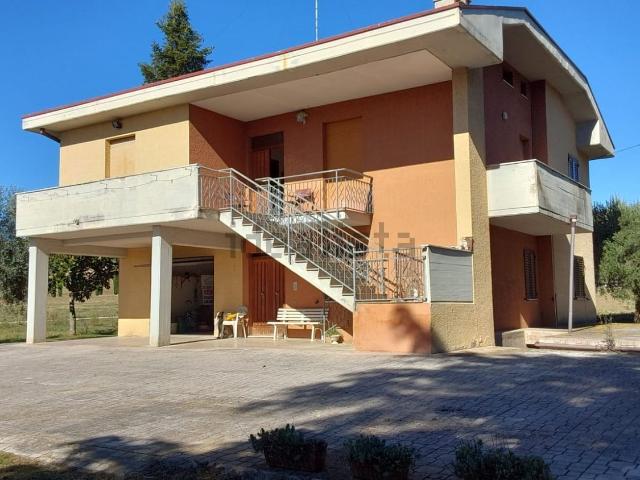 Villetta indipendente in vendita di 165 m² in Contrada Chiaravalle