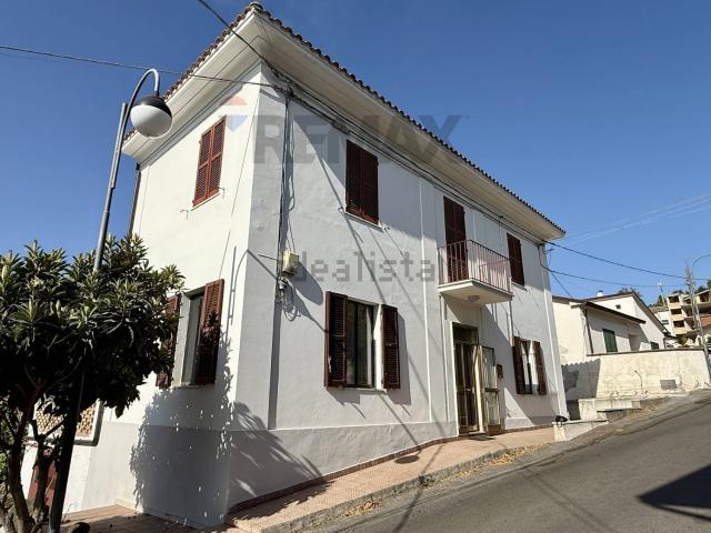 Villetta indipendente in vendita di 166 m² in Via Colmarino, 6