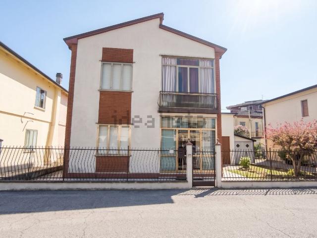 Villetta indipendente in vendita di 166 m² in Via Giacomo Puccini