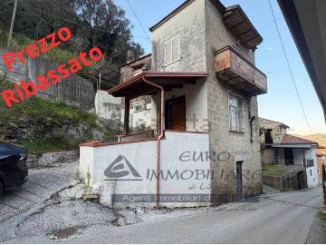 Villetta indipendente in vendita di 166 m² in Via Fontana, 25