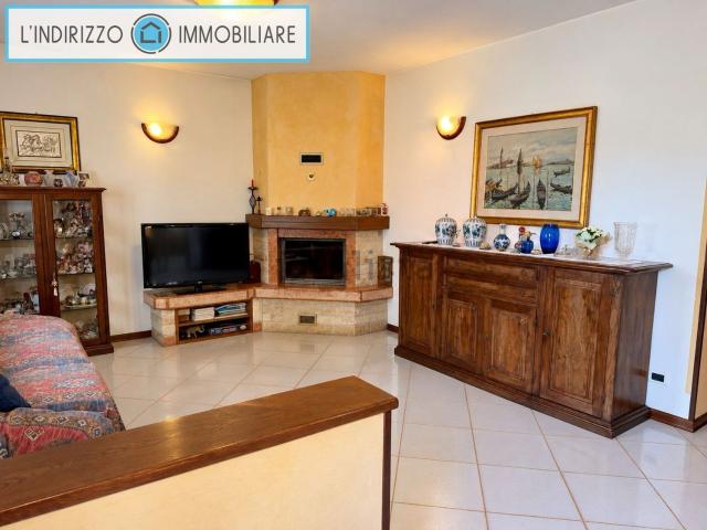 Villetta indipendente in vendita di 166 m² in Via Santa Caterina
