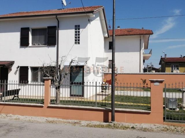 Villetta indipendente in vendita di 166 m² in Via Roma