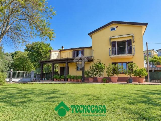 Villetta indipendente in vendita di 166 m² in Via Tassonara