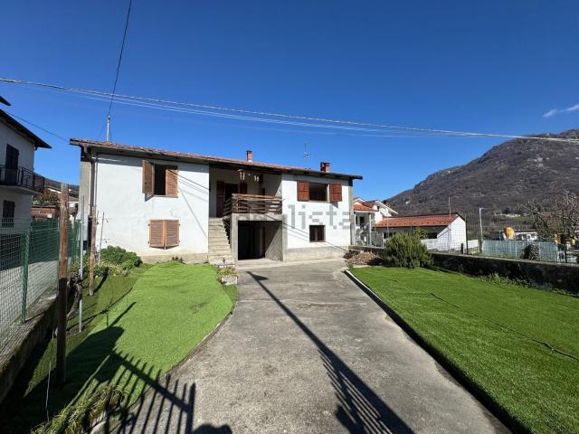Villetta indipendente in vendita di 166 m² in Via Vecchia Robella, 10