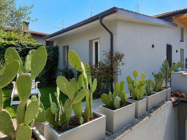Villetta indipendente in vendita di 167 m² in Via dei Ronchi, 21