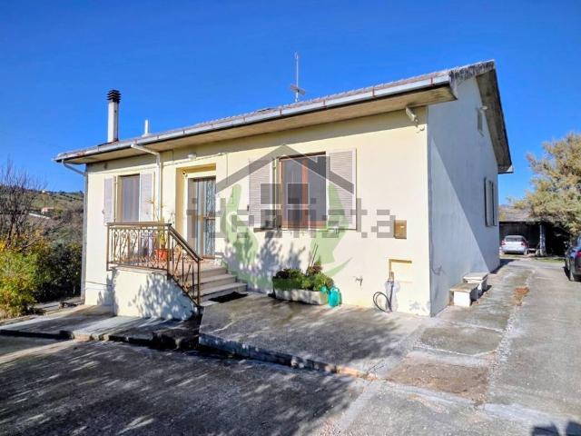 Villetta indipendente in vendita di 168 m² in Via Chiarini