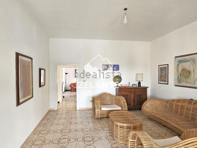 Villetta indipendente in vendita di 168 m² in Via Alessandro Manzoni