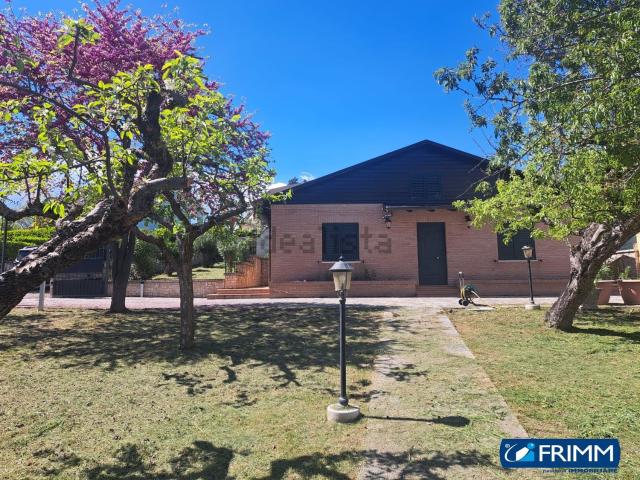 Villetta indipendente in vendita di 168 m² in Contrada Colle dell&apos Orso