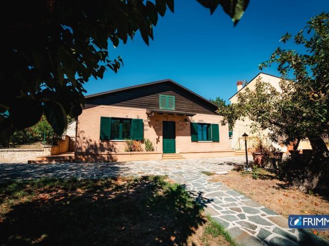 Villetta indipendente in vendita di 168 m² in Contrada Colle dell&apos Orso, 100