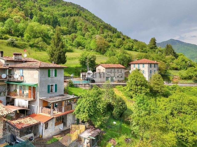 Villetta indipendente in vendita di 169 m² in Via dei Patrioti