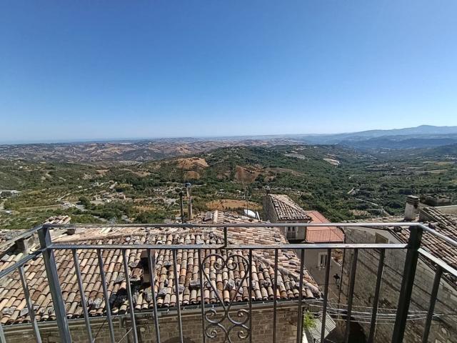Villetta indipendente in vendita di 17000 m² in Via Balzolo, 1