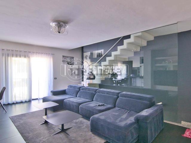 Villetta indipendente in vendita di 170 m² in Via Chiara Beldi&apos
