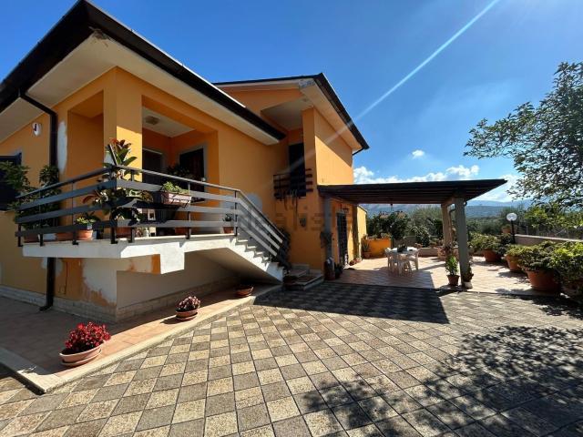 Villetta indipendente in vendita di 170 m² in Via Colle dell&apos Ara, 43