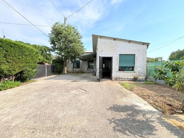 Villetta indipendente in vendita di 170 m² in Via Capitello, 9
