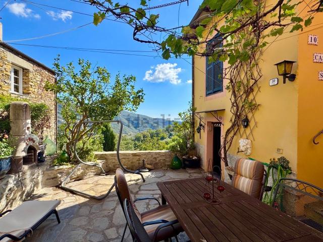 Villetta indipendente in vendita di 170 m² in Via Appia