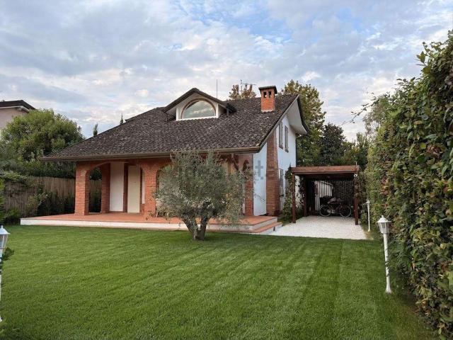 Villetta indipendente in vendita di 170 m² in Via G. Polacci