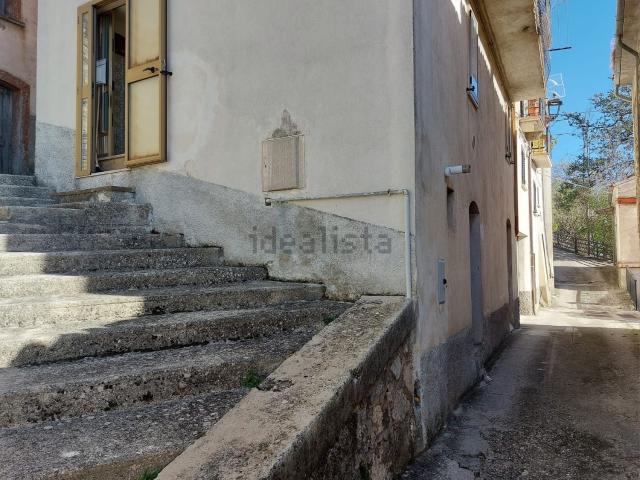 Villetta indipendente in vendita di 170 m² in Via GIULIO CESARE
