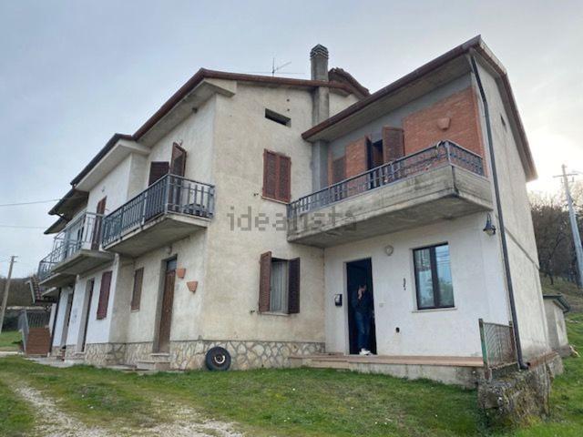 Villetta indipendente in vendita di 170 m² in Via dei Pini, 2