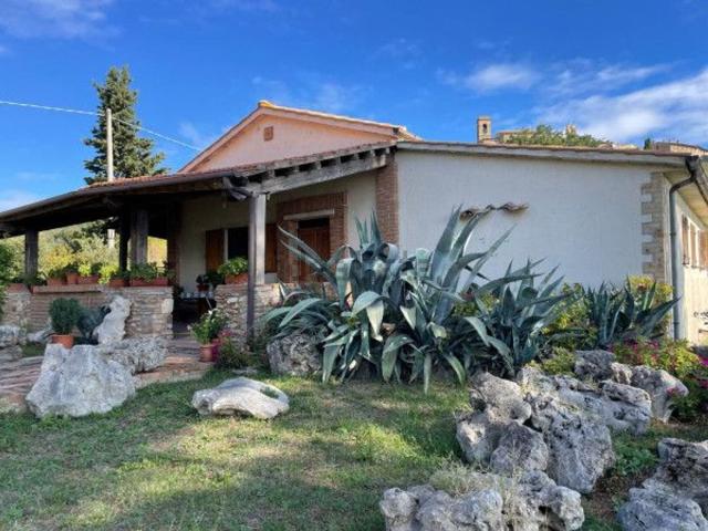 Villetta indipendente in vendita di 170 m² in Via del Monte