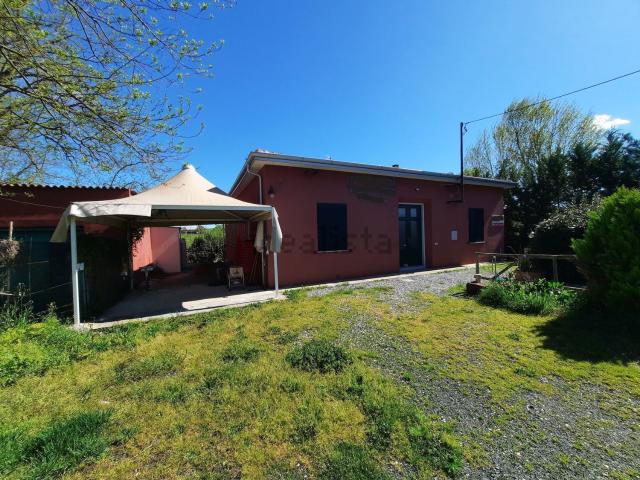 Villetta indipendente in vendita di 170 m² in Via emilia