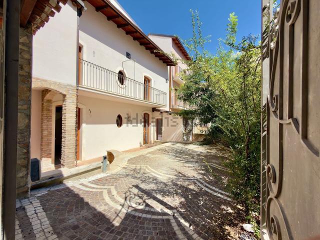 Villetta indipendente in vendita di 170 m² in Via Ed Arco Francesi, 8