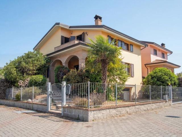 Villetta indipendente in vendita di 170 m² in Via Egidio Marulli, 51