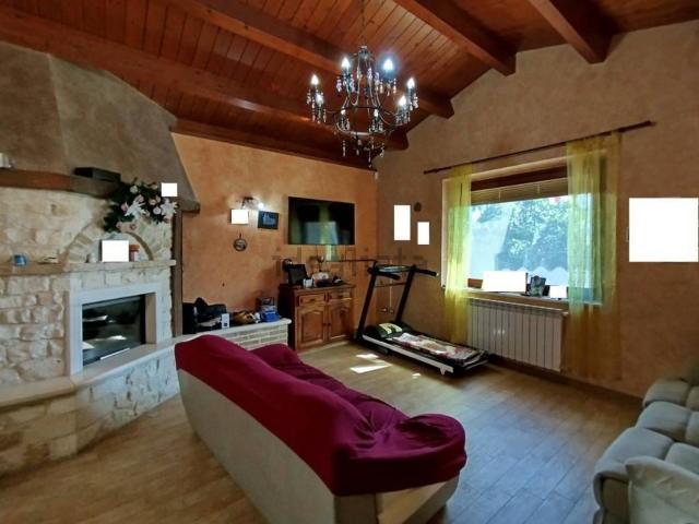 Villetta indipendente in vendita di 170 m² in Via Europa, 5