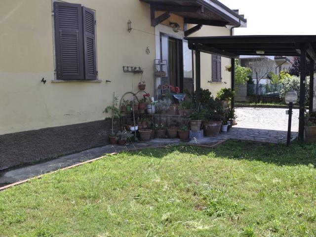 Villetta indipendente in vendita di 170 m² in Via Fossone Basso