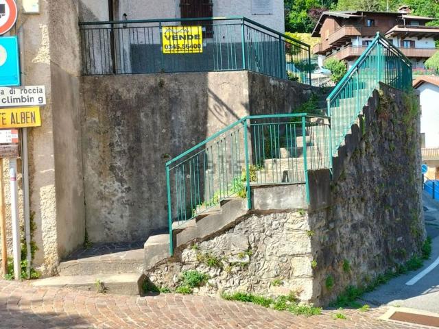 Villetta indipendente in vendita di 170 m² in Via Fratelli Cornetti
