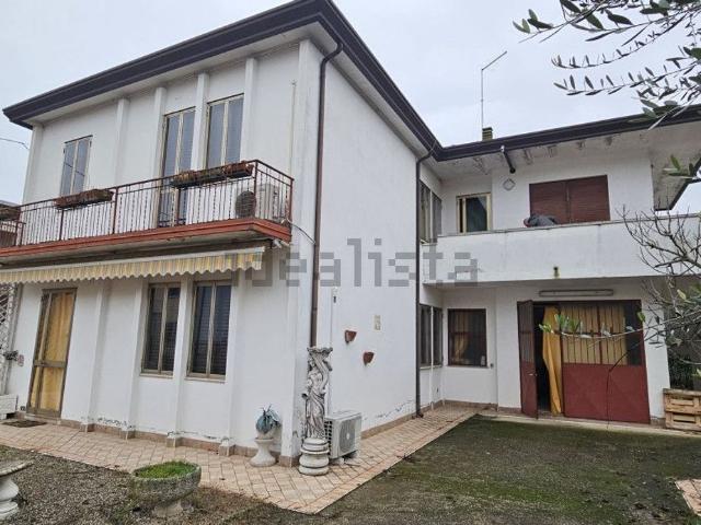 Villetta indipendente in vendita di 170 m² in Via Oroboni, 5