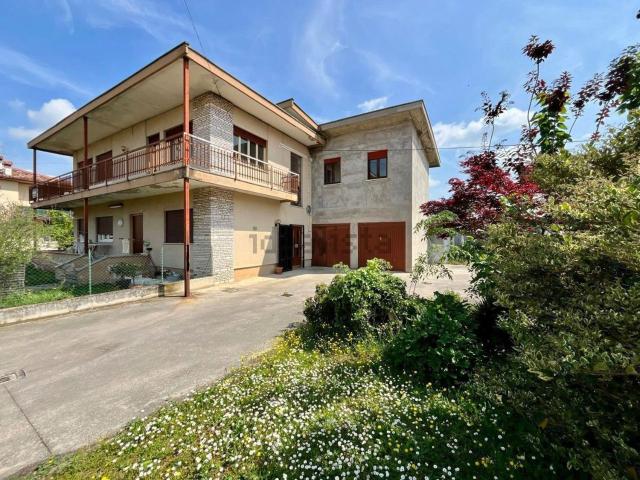 Villetta indipendente in vendita di 170 m² in Via Madonna, 25