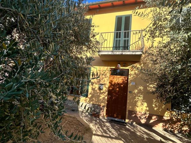 Villetta indipendente in vendita di 170 m² in Via Marco Perennio