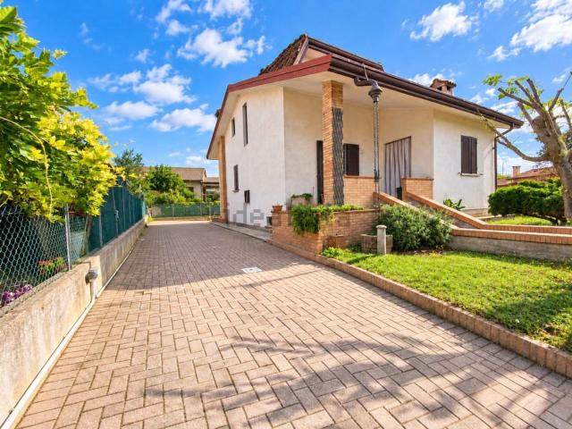 Villetta indipendente in vendita di 170 m² in Via Marangona
