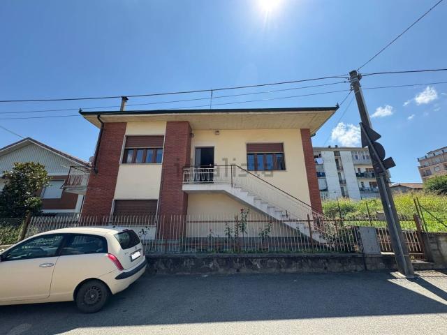 Villetta indipendente in vendita di 170 m² in Via Massimo d&apos Azeglio, 4