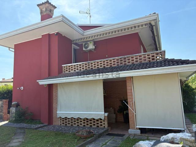 Villetta indipendente in vendita di 170 m² in Via Ponte Luma, 45