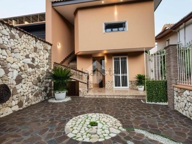 Villetta indipendente in vendita di 170 m² in Via Patrizio Iovine