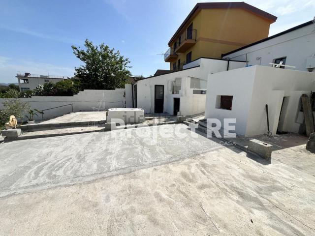 Villetta indipendente in vendita di 170 m² in Via Quattronari