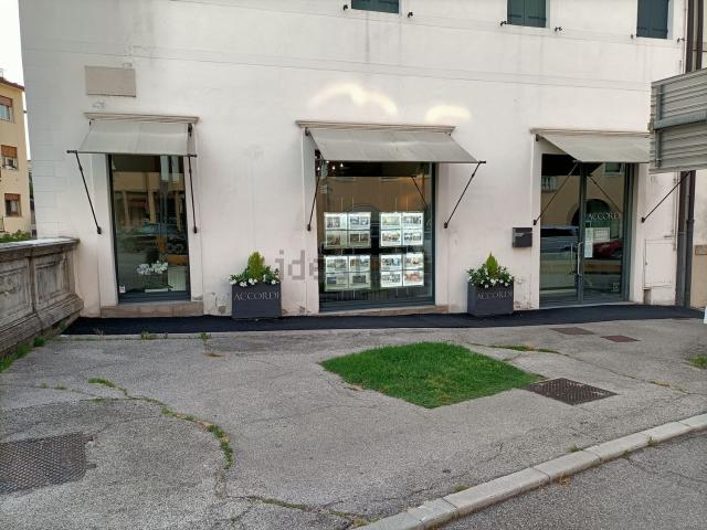 Villetta indipendente in vendita di 170 m² in Via Roma